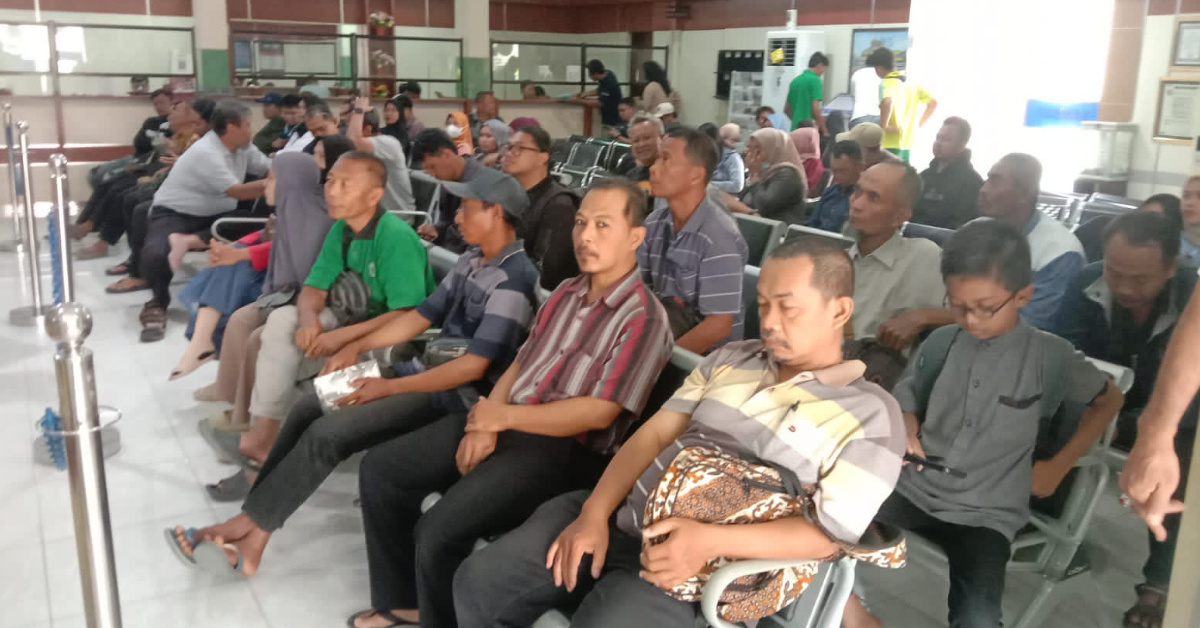 Program Pemutihan Pajak Kendaraan Bermotor di KB Samsat Tuban Disambut Antusias