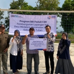 BRI Tuban Salurkan Bantuan Rp150 Juta untuk Bangun Lapangan Voli Representatif di Medalem Senori